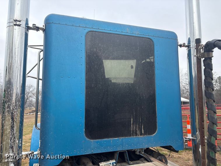 image for item EV2787 1990 Peterbilt 378 semi truck