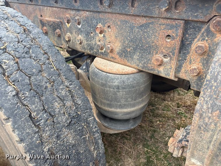 image for item EV2787 1990 Peterbilt 378 semi truck