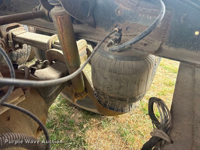 image for item EV2787 1990 Peterbilt 378 semi truck