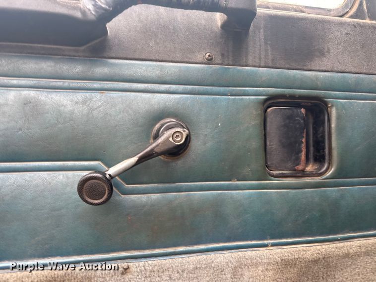 image for item EV2787 1990 Peterbilt 378 semi truck