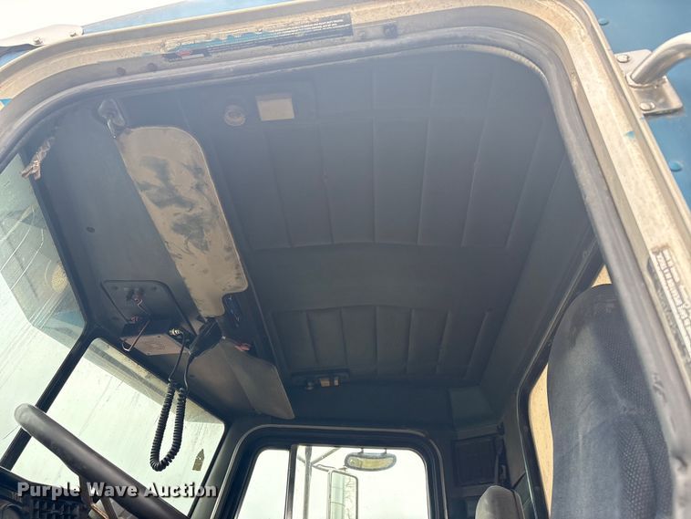 image for item EV2787 1990 Peterbilt 378 semi truck