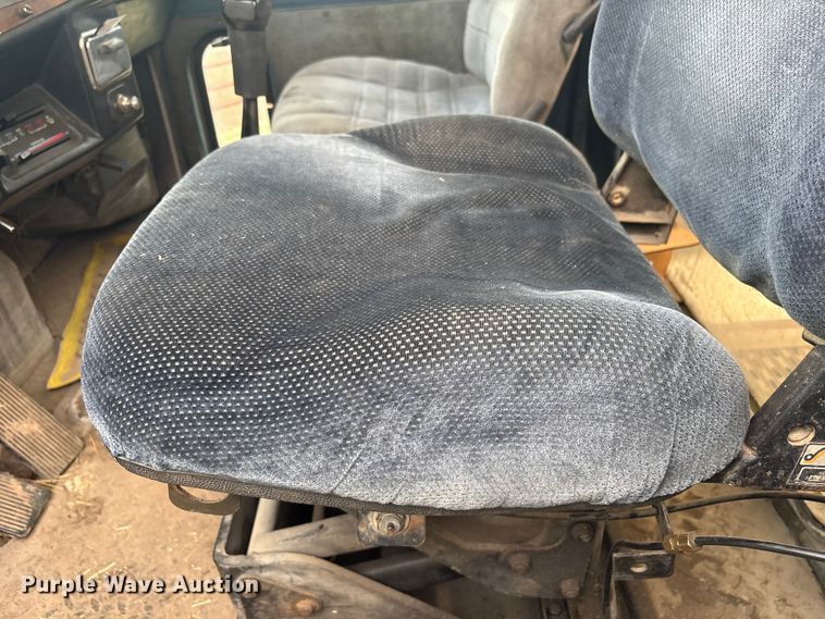 image for item EV2787 1990 Peterbilt 378 semi truck