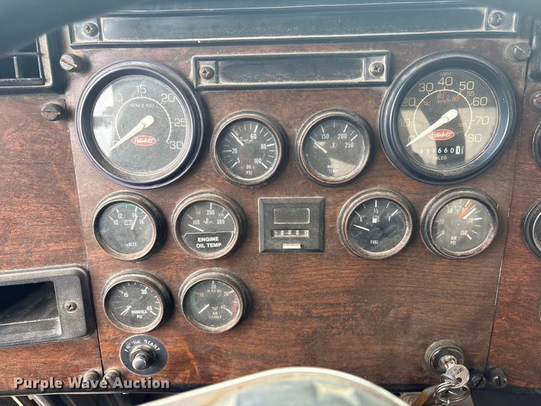 image for item EV2787 1990 Peterbilt 378 semi truck