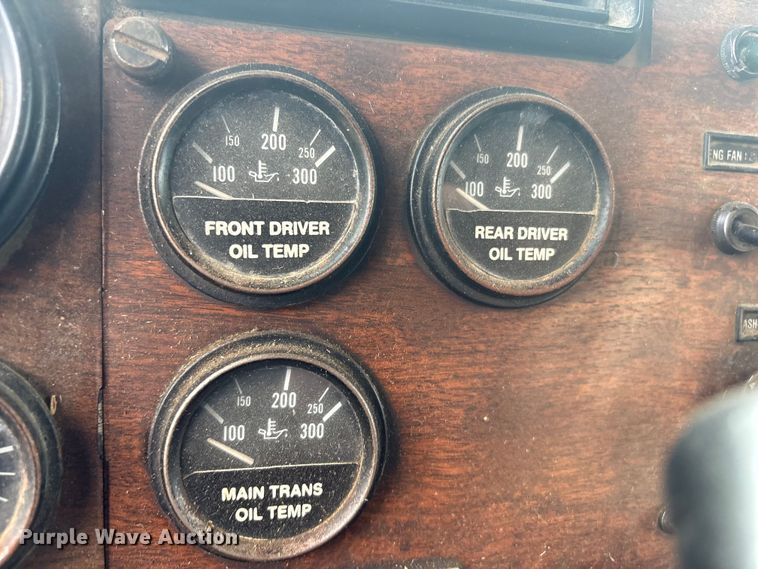 image for item EV2787 1990 Peterbilt 378 semi truck