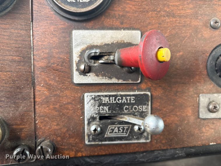 image for item EV2787 1990 Peterbilt 378 semi truck