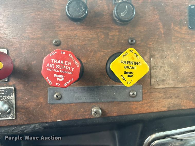 image for item EV2787 1990 Peterbilt 378 semi truck