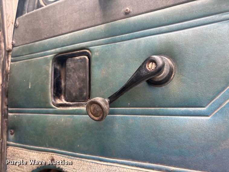 image for item EV2787 1990 Peterbilt 378 semi truck