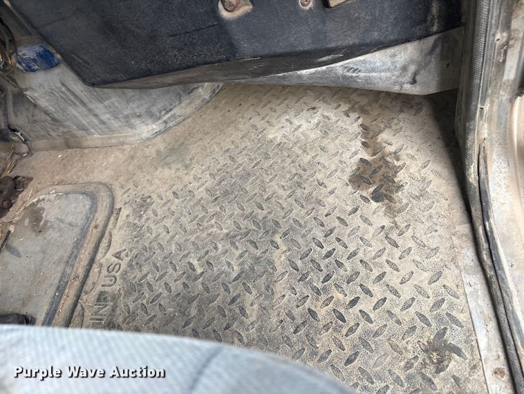 image for item EV2787 1990 Peterbilt 378 semi truck