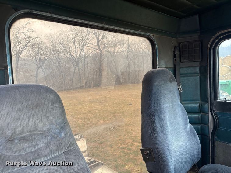 image for item EV2787 1990 Peterbilt 378 semi truck