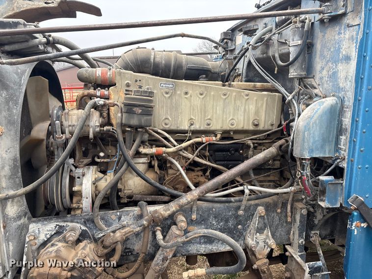 image for item EV2787 1990 Peterbilt 378 semi truck