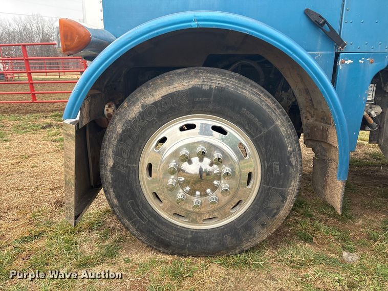 image for item EV2787 1990 Peterbilt 378 semi truck