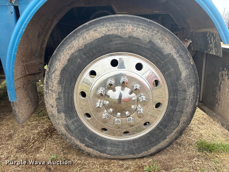 image for item EV2787 1990 Peterbilt 378 semi truck