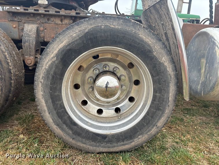 image for item EV2787 1990 Peterbilt 378 semi truck