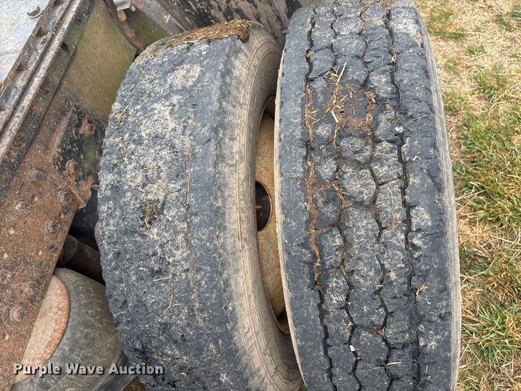 image for item EV2787 1990 Peterbilt 378 semi truck