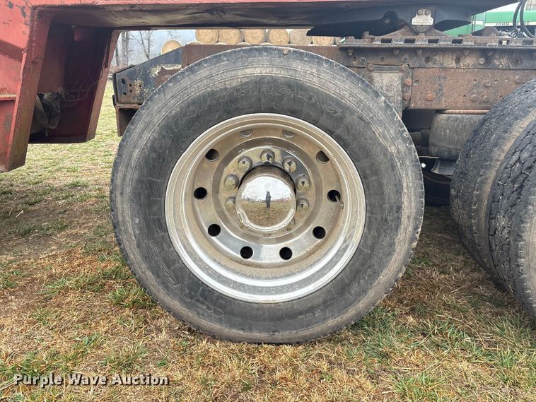 image for item EV2787 1990 Peterbilt 378 semi truck