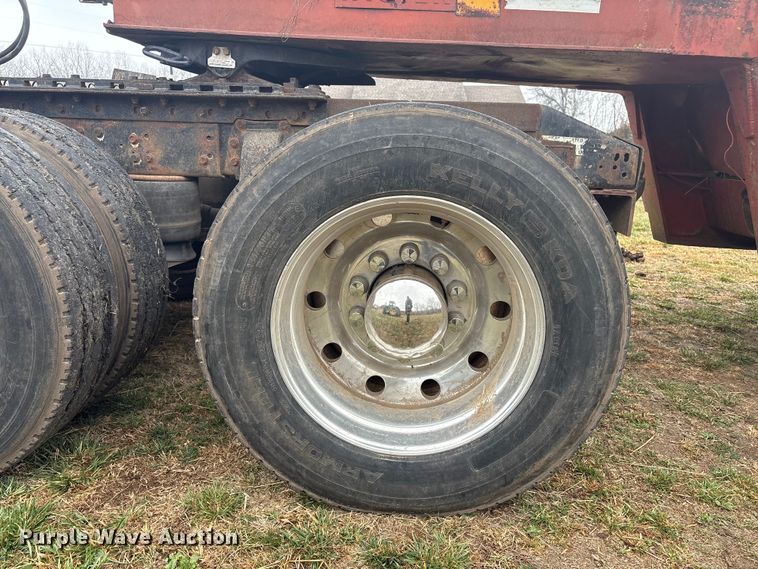 image for item EV2787 1990 Peterbilt 378 semi truck