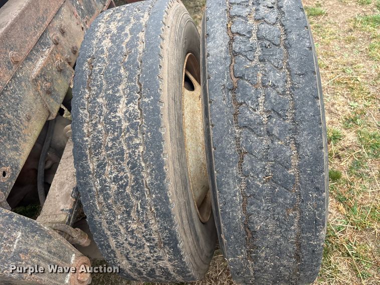 image for item EV2787 1990 Peterbilt 378 semi truck