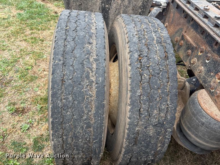 image for item EV2787 1990 Peterbilt 378 semi truck