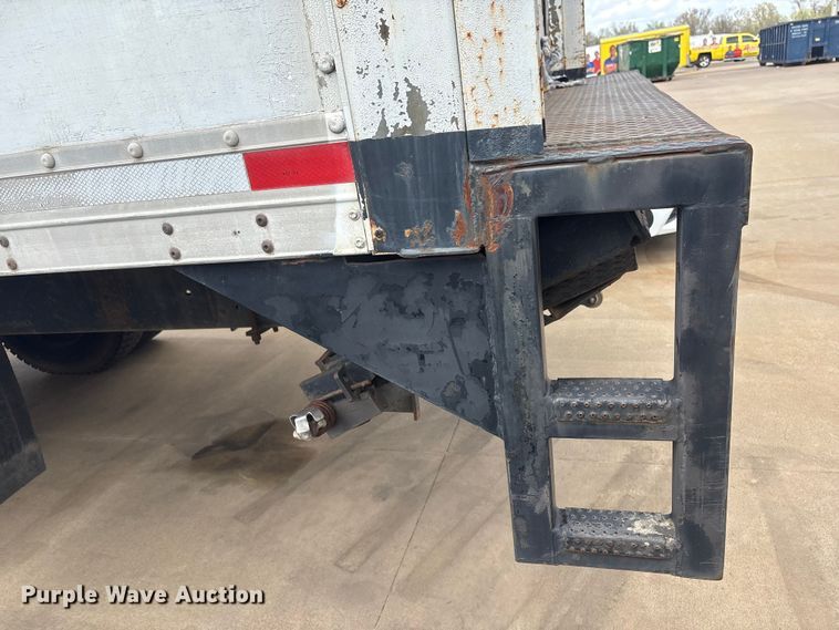 image for item EV2897 1998 International 4700 box truck