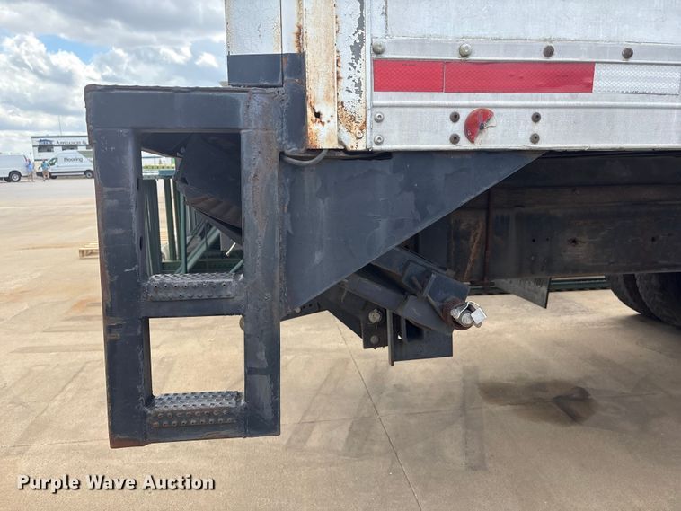 image for item EV2897 1998 International 4700 box truck