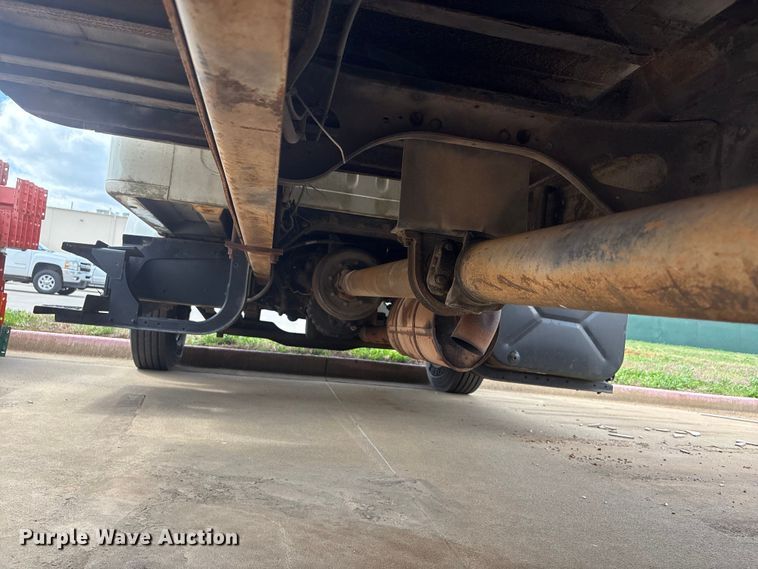 image for item EV2897 1998 International 4700 box truck