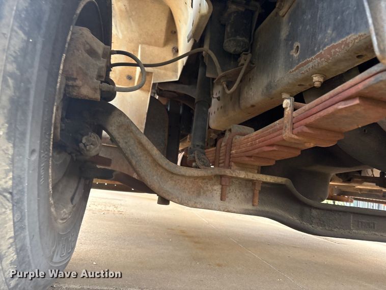 image for item EV2897 1998 International 4700 box truck