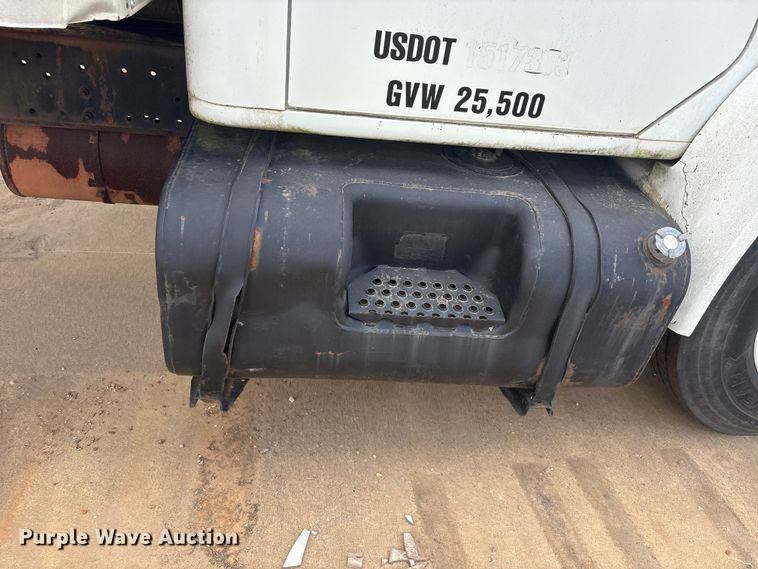 image for item EV2897 1998 International 4700 box truck