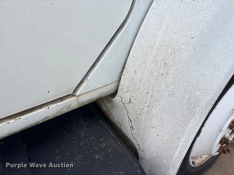 image for item EV2897 1998 International 4700 box truck