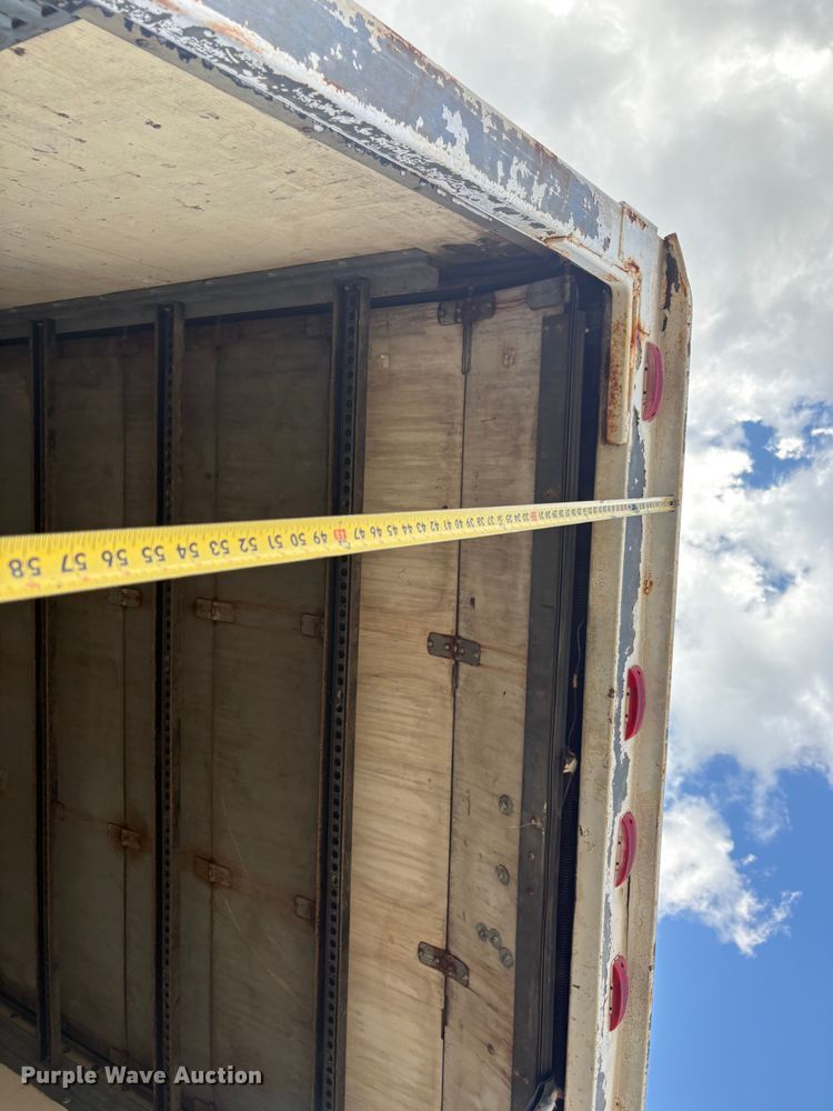 image for item EV2897 1998 International 4700 box truck