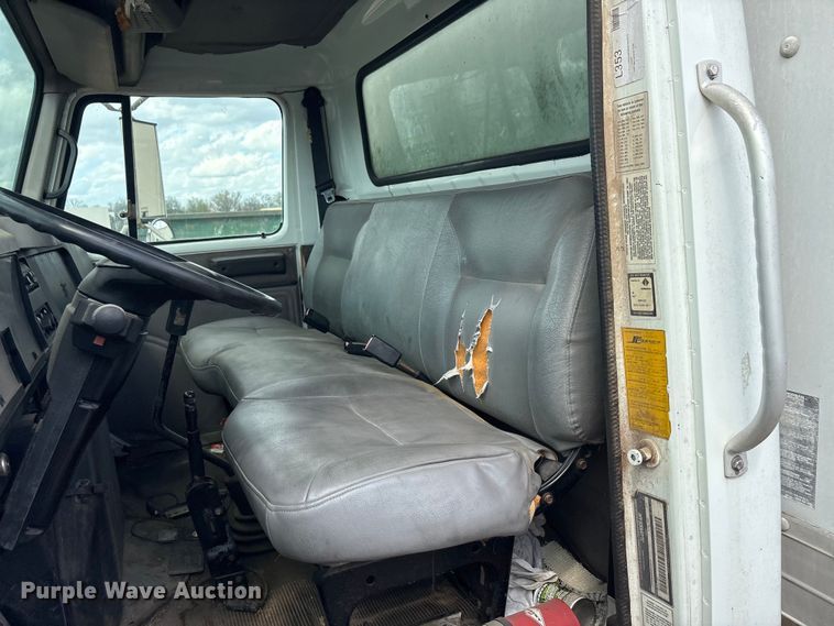 image for item EV2897 1998 International 4700 box truck