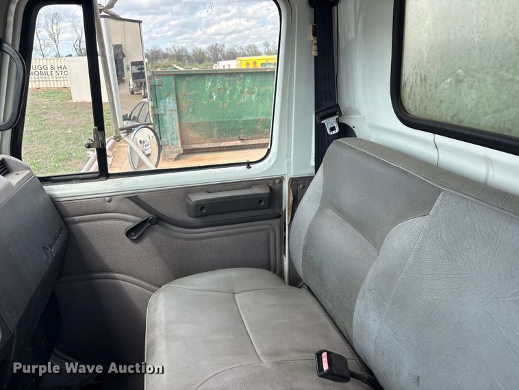 image for item EV2897 1998 International 4700 box truck