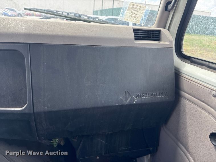 image for item EV2897 1998 International 4700 box truck