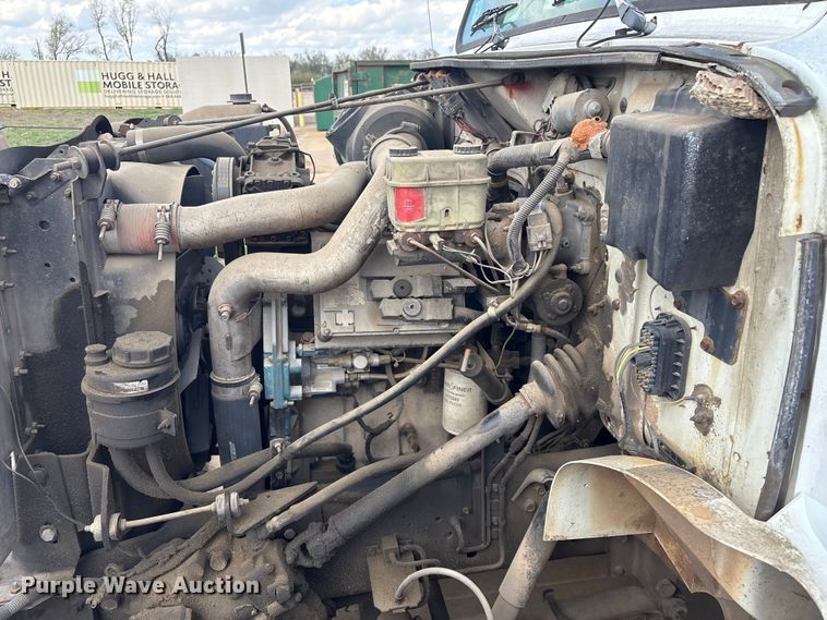 image for item EV2897 1998 International 4700 box truck