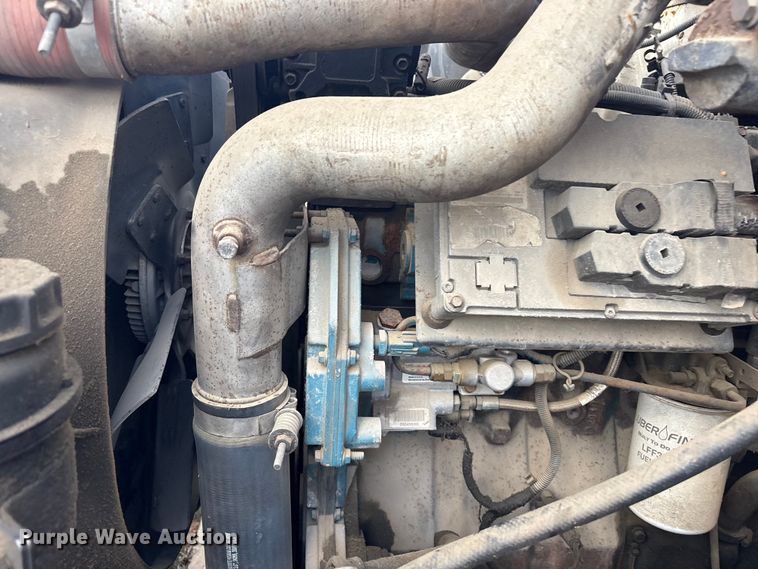 image for item EV2897 1998 International 4700 box truck