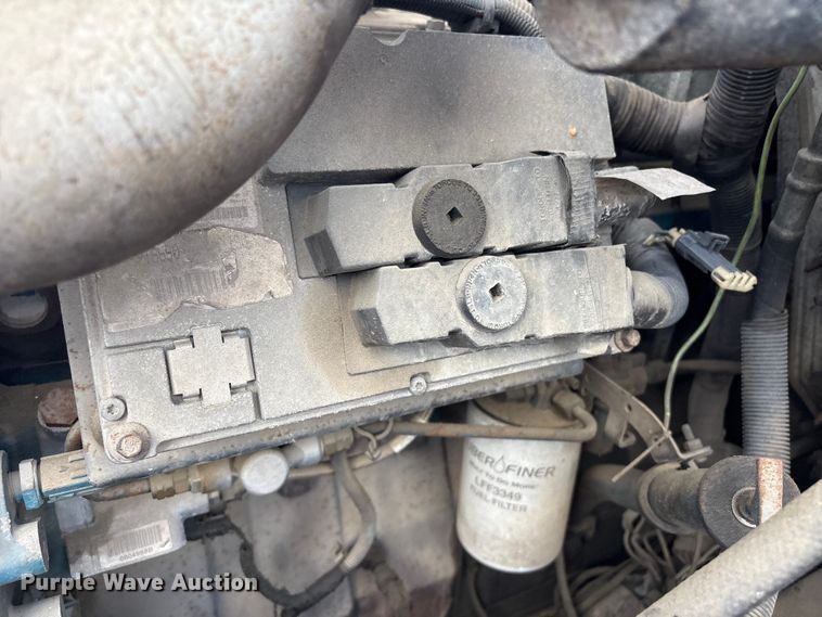 image for item EV2897 1998 International 4700 box truck