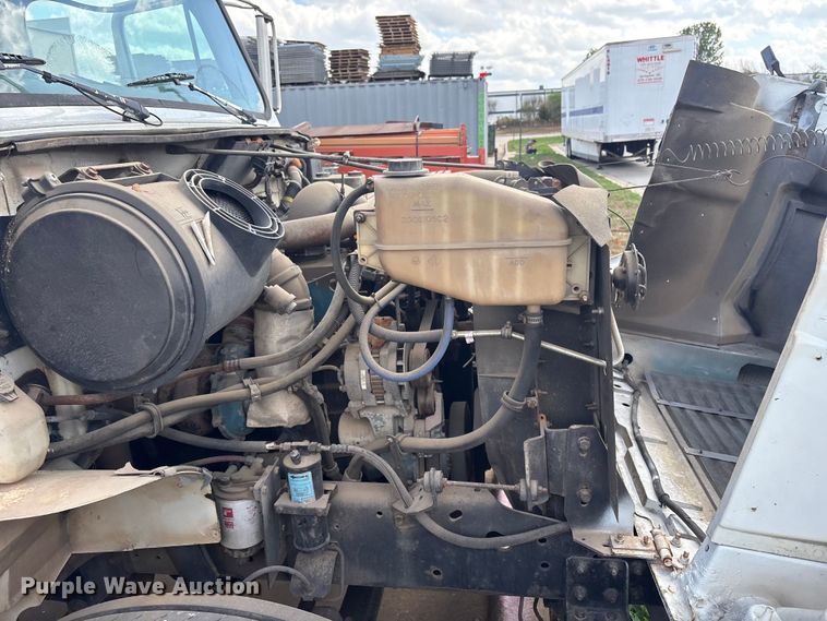 image for item EV2897 1998 International 4700 box truck