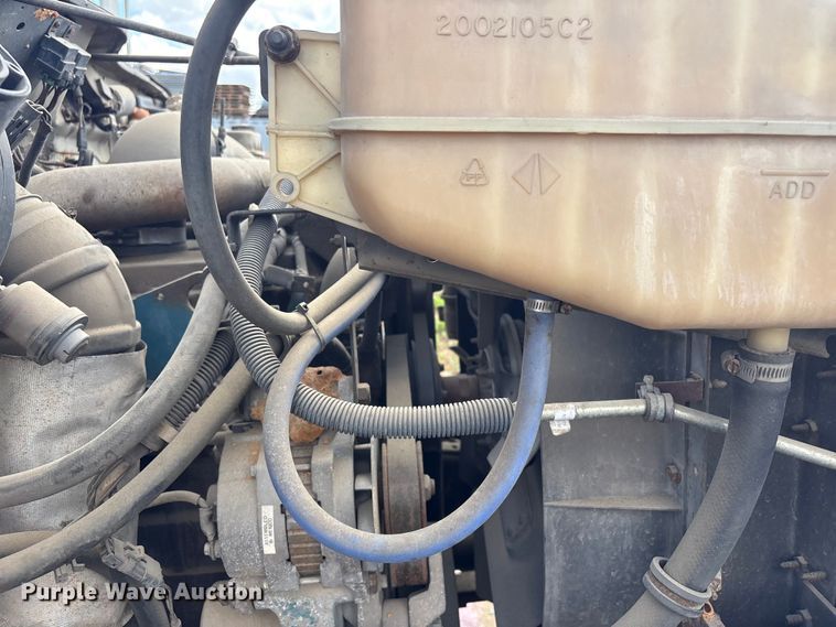 image for item EV2897 1998 International 4700 box truck