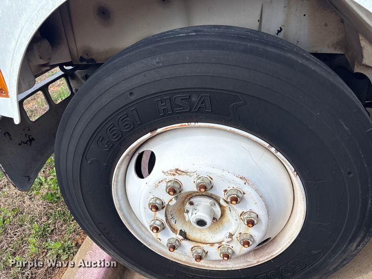 image for item EV2897 1998 International 4700 box truck