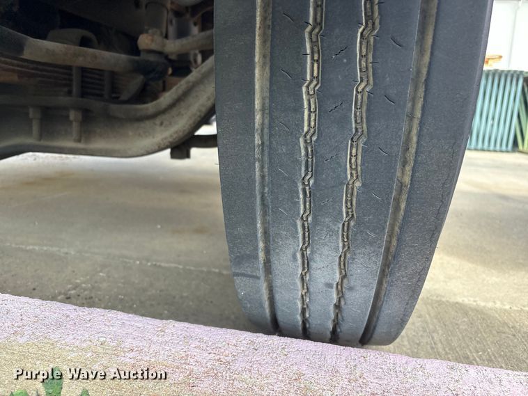 image for item EV2897 1998 International 4700 box truck