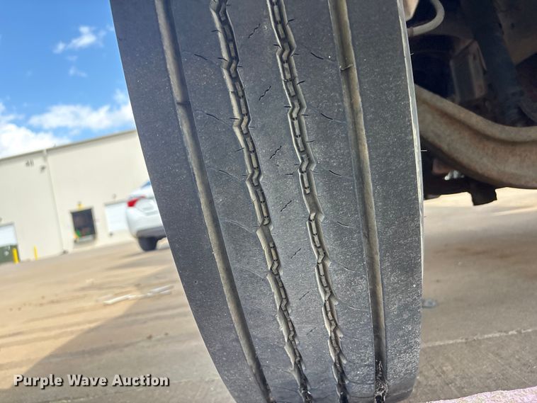 image for item EV2897 1998 International 4700 box truck