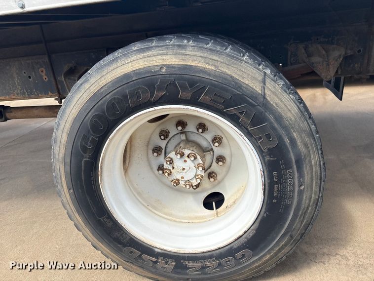 image for item EV2897 1998 International 4700 box truck