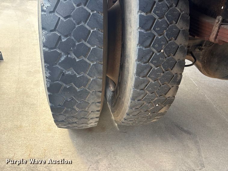 image for item EV2897 1998 International 4700 box truck