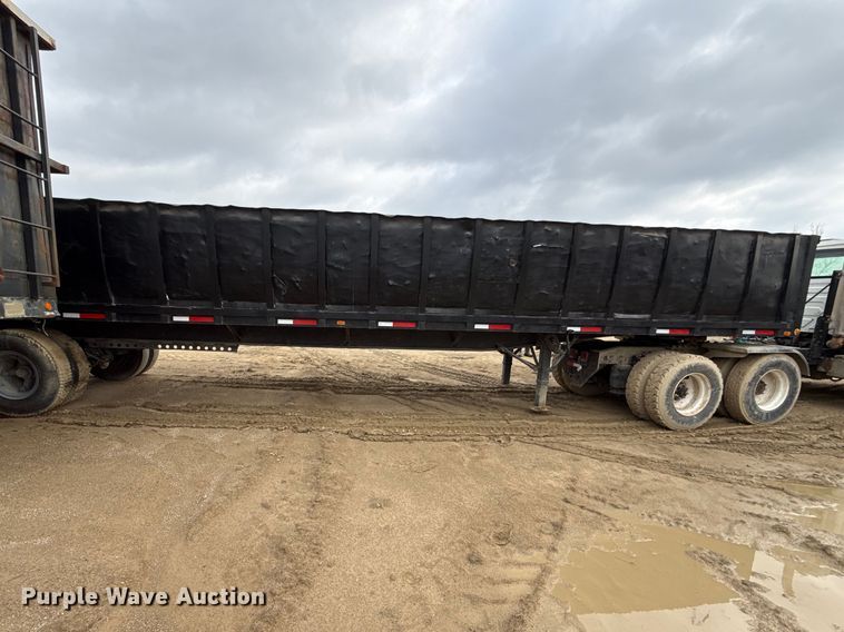 image for item EV7660 1974 Transcraft refuse trailer