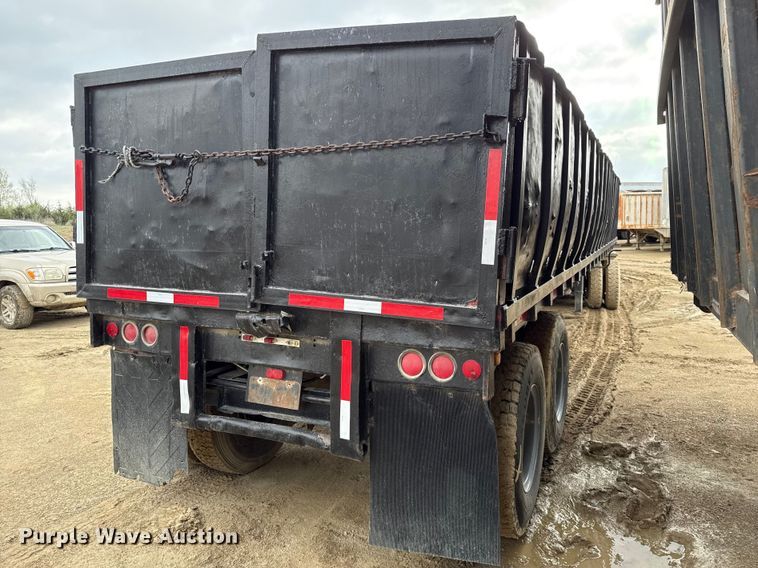 image for item EV7660 1974 Transcraft refuse trailer