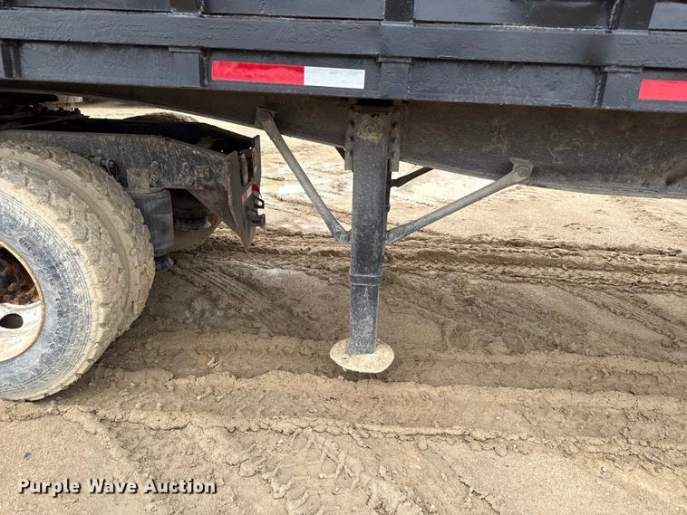 image for item EV7660 1974 Transcraft refuse trailer