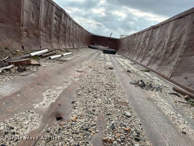 image for item EV7660 1974 Transcraft refuse trailer