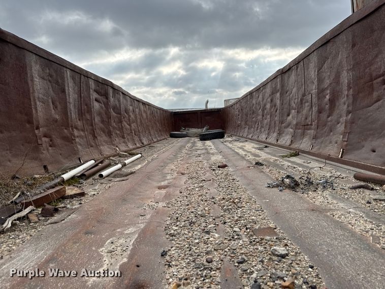 image for item EV7660 1974 Transcraft refuse trailer