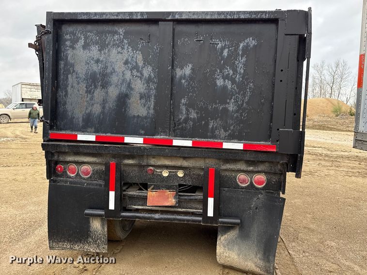 image for item EV7661 1974 Transcraft refuse trailer