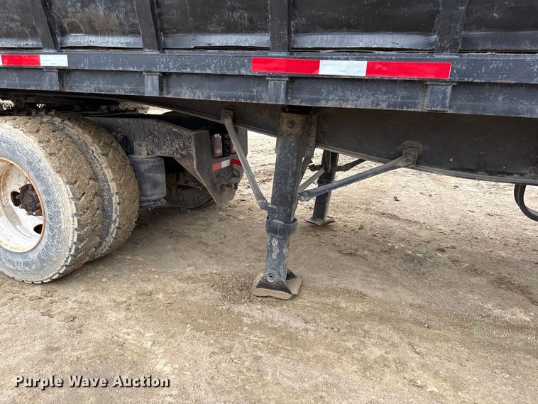 image for item EV7661 1974 Transcraft refuse trailer