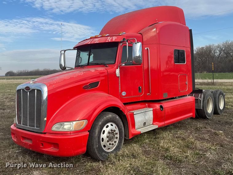 image for item FB0956 2013 Peterbilt 386 semi truck